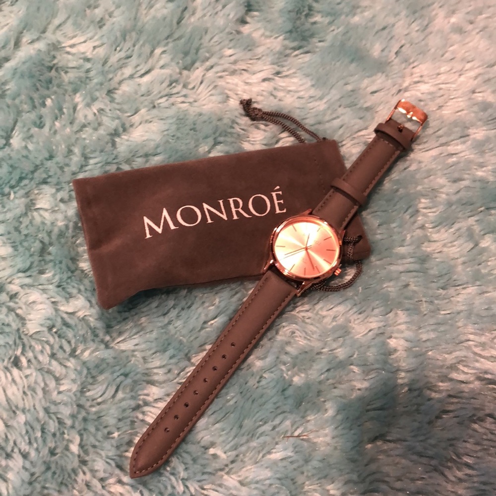 Beautiful watch 🌹 - Picture 3 of 5
